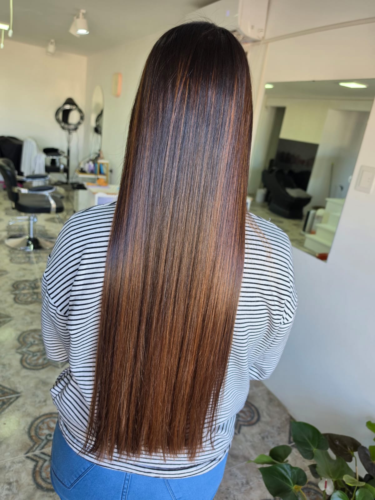 Coloración de cabello y peinado profesional en Fernández Oro