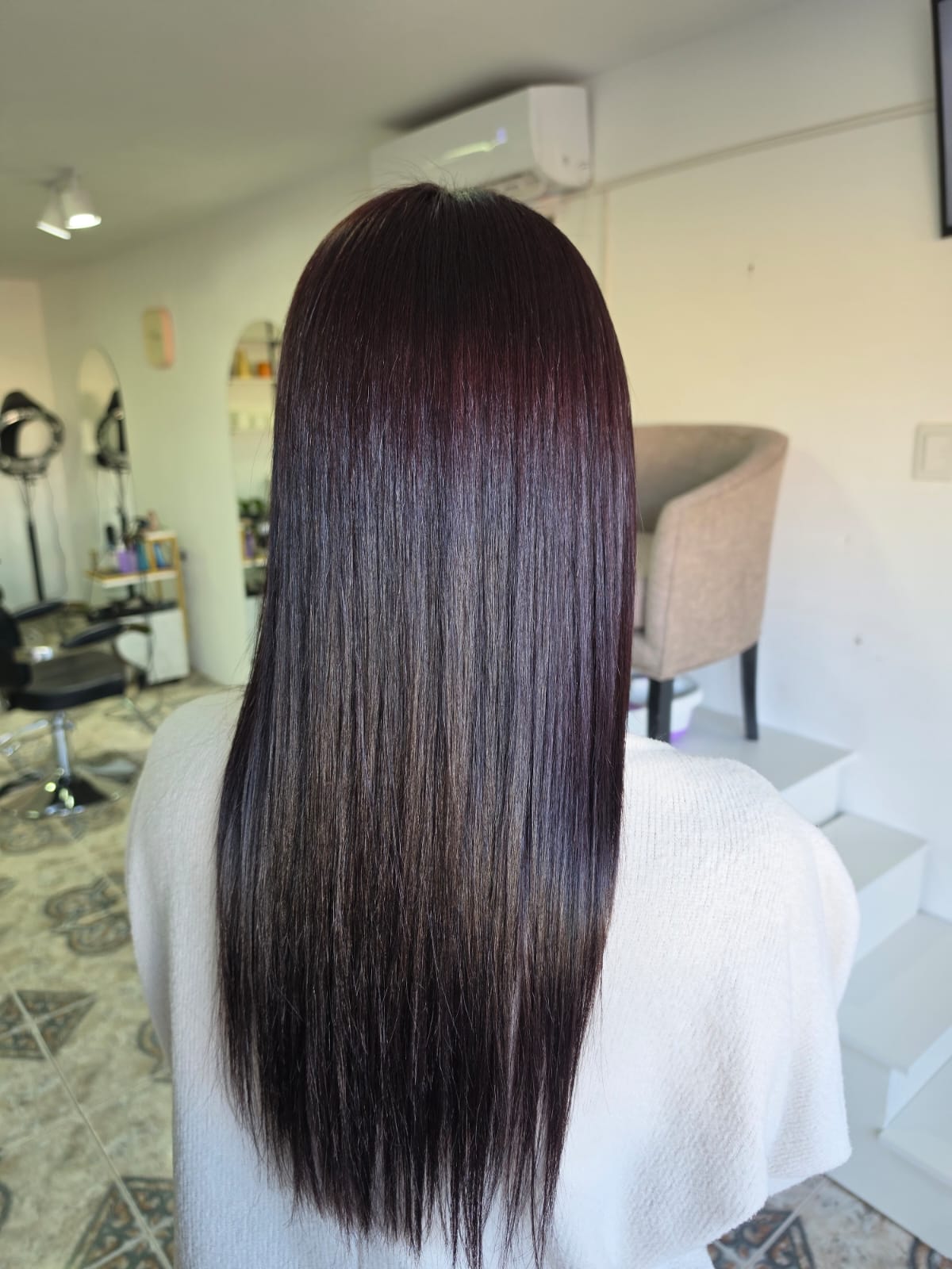 Coloración y brillo en peluquería cerca de Cipolletti