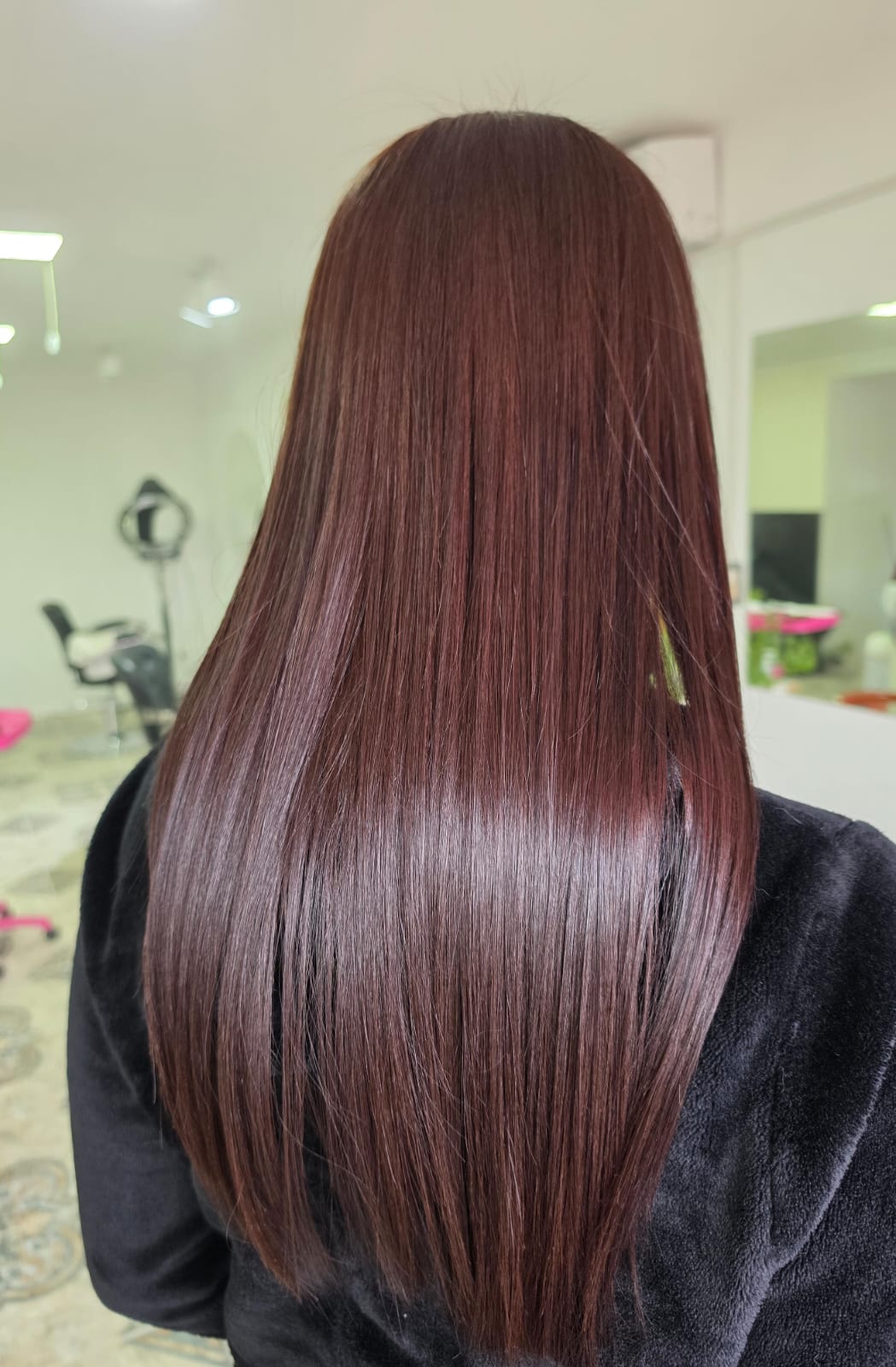 Corte y color personalizado en peluquería de Fernández Oro